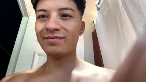 Snapshot of luchosaando chatting on 02-17-25, 12:48 Felipe online show from 02-17-25, 12:48