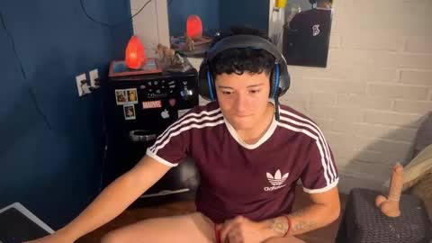 Snapshot of luchosaando chatting on 02-18-25, 02:27 Felipe online show from 02-18-25, 02:27