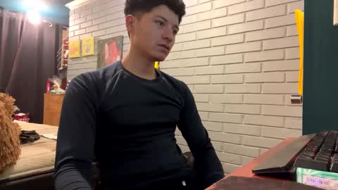 Snapshot of luchosaando chatting on 02-24-25, 01:35 Felipe online show from 02-24-25, 01:35