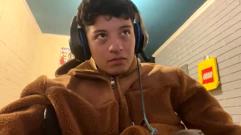 Snapshot of luchosaando chatting on 03-04-25, 12:18 Felipe online show from 03-04-25, 12:18