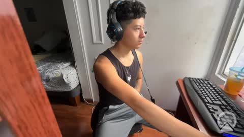 Snapshot of luchosaando chatting on 09-25-25, 08:23 Felipe online show from 09-25-25, 08:23