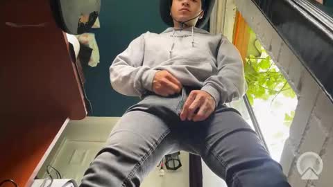 Snapshot of luchosaando chatting on 10-27-25, 02:32 Felipe online show from 10-27-25, 02:32