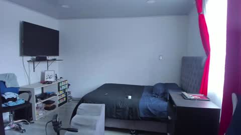 Snapshot of lucia_fuster chatting on 01-28-25, 04:30 Lucia online show from 01-28-25, 04:30