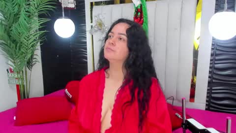 Snapshot of lucia_vonne chatting on 01-03-25, 02:30 Lucia Vonne online show from 01-03-25, 02:30
