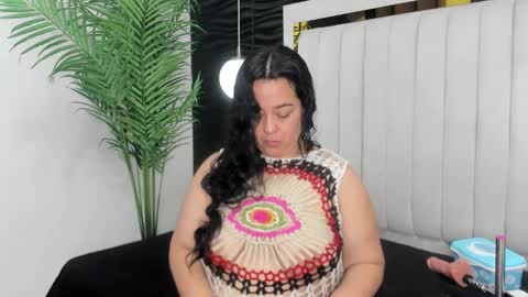Snapshot of lucia_vonne chatting on 02-11-25, 11:43 Lucia Vonne online show from 02-11-25, 11:43
