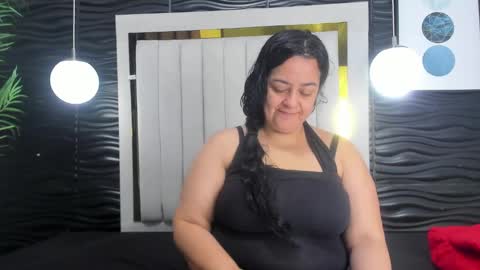 Snapshot of lucia_vonne chatting on 02-24-25, 11:10 Lucia Vonne online show from 02-24-25, 11:10