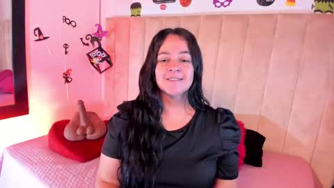 Snapshot of lucia_vonne chatting on 10-07-25, 01:03 Lucia Vonne online show from 10-07-25, 01:03