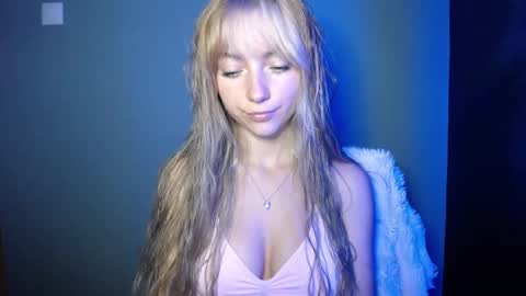 Lucy online show from 09-22-25, 01:35