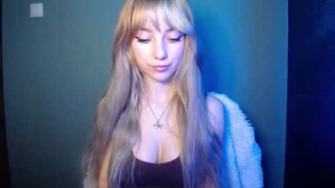 Lucy online show from 11-11-25, 01:44