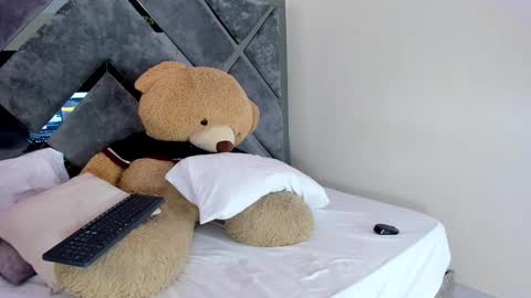 Snapshot of luciagray chatting on 10-24-25, 09:33 Lucia Gray online show from 10-24-25, 09:33