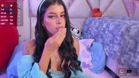 LuciaJhonnes online show from 10-09-25, 12:52