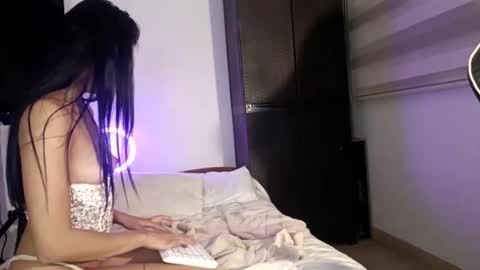 Snapshot of luciamoretti1 chatting on 10-26-25, 04:40 luciamoretti1 online show from 10-26-25, 04:40