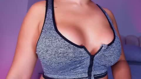 instagram luciana417  online show from 12-02-25, 03:12