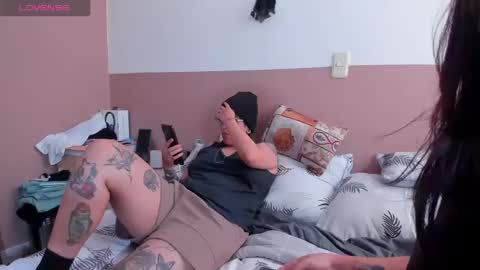 Snapshot of lucianacapisce chatting on 10-20-25, 04:51 Dani 3 online show from 10-20-25, 04:51