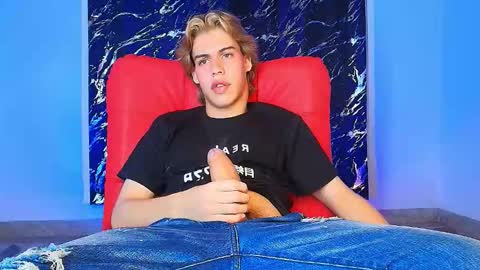 Snapshot of luciangrey_ chatting on 12-16-25, 04:06 luciangrey_ online show from 12-16-25, 04:06