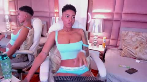 Snapshot of luciawallace chatting on 02-15-25, 03:42 lucia wallace online show from 02-15-25, 03:42