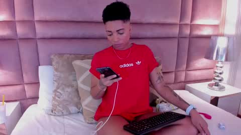 Snapshot of luciawallace chatting on 02-21-25, 02:50 lucia wallace online show from 02-21-25, 02:50