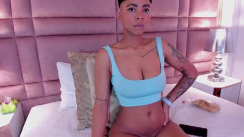 Snapshot of luciawallace chatting on 03-08-25, 11:18 lucia wallace online show from 03-08-25, 11:18