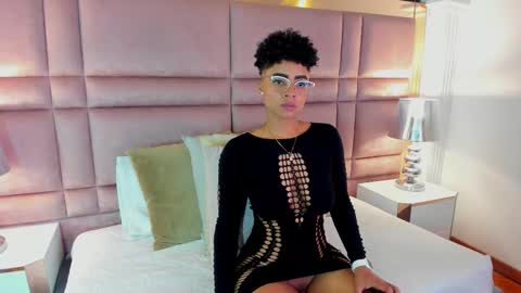 Snapshot of luciawallace chatting on 09-15-25, 10:43 lucia wallace online show from 09-15-25, 10:43