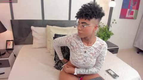 Snapshot of luciawallace chatting on 12-04-25, 12:20 lucia wallace online show from 12-04-25, 12:20