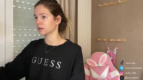 Snapshot of lucie_hot chatting on 09-11-25, 07:19 Lucie hot follow me on online show from 09-11-25, 07:19