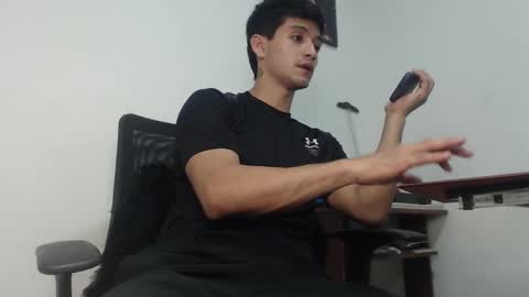 Snapshot of lucifferr_ chatting on 02-20-25, 02:18 leonel online show from 02-20-25, 02:18