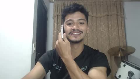 Snapshot of lucifferr_ chatting on 12-14-25, 11:09 leonel online show from 12-14-25, 11:09