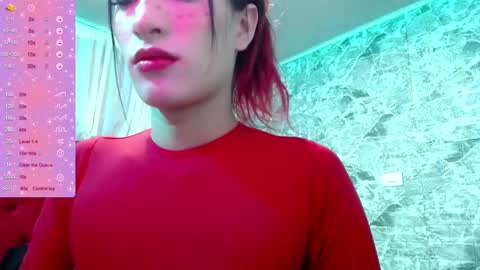 Snapshot of lucii_19 chatting on 02-14-25, 06:51 Lucia online show from 02-14-25, 06:51