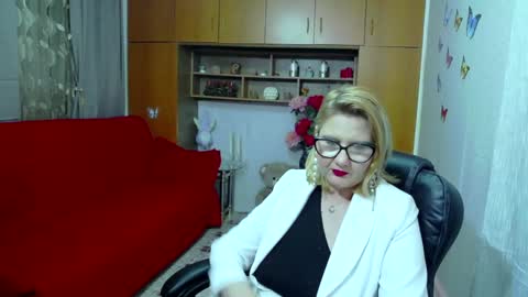 Snapshot of lucillefenlys chatting on 02-26-25, 12:38 Lucille Fenly online show from 02-26-25, 12:38