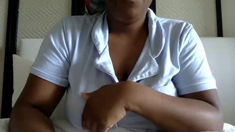 Snapshot of luciousblack chatting on 02-21-25, 03:32 Kyla online show from 02-21-25, 03:32