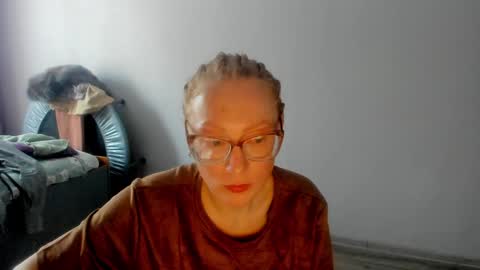 lucky_licky20 online show from 12-06-24, 04:47