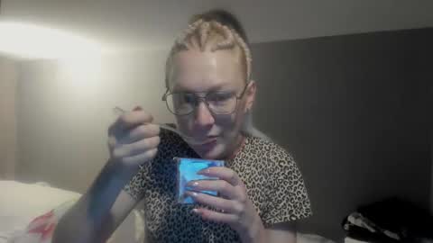 lucky_licky20 online show from 02-07-26, 04:27