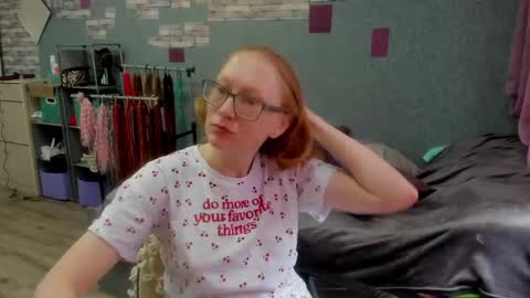 lucky_licky20 online show from 04-17-26, 02:25