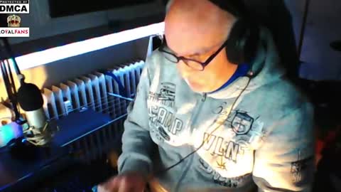 Snapshot of luckyfreak1 chatting on 12-30-24, 04:29 call me Stefan online show from 12-30-24, 04:29