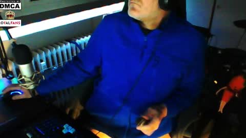 Snapshot of luckyfreak1 chatting on 02-16-25, 05:26 call me Stefan online show from 02-16-25, 05:26