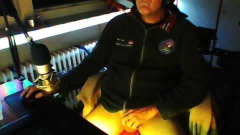 Snapshot of luckyfreak1 chatting on 09-12-25, 01:17 call me Stefan online show from 09-12-25, 01:17