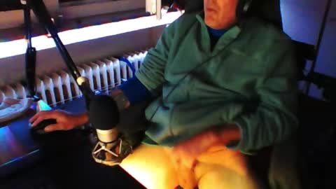 Snapshot of luckyfreak1 chatting on 09-26-25, 05:39 call me Stefan online show from 09-26-25, 05:39