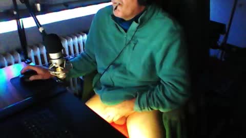 Snapshot of luckyfreak1 chatting on 10-11-25, 05:50 call me Stefan online show from 10-11-25, 05:50