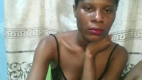 Snapshot of luckymadequeen chatting on 06-26-26, 01:21 Gloria online show from 06-26-26, 01:21