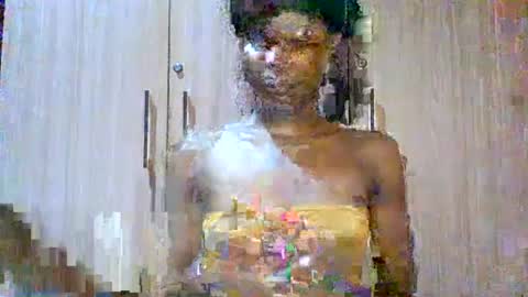 Snapshot of luckymadequeen chatting on 07-25-26, 12:20 Gloria online show from 07-25-26, 12:20