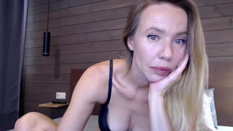 Mila Novak online show from 09-26-25, 10:52