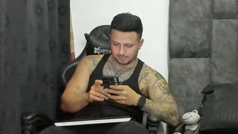 chat with me    online show from 12-19-25, 11:23