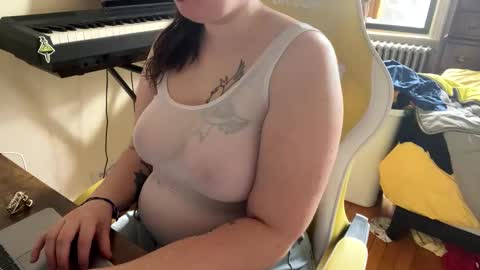 Snapshot of luckysucks chatting on 11-16-25, 06:02 Lucky online show from 11-16-25, 06:02