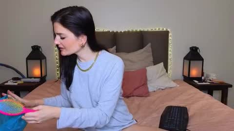 Lucy online show from 11-02-25, 09:06