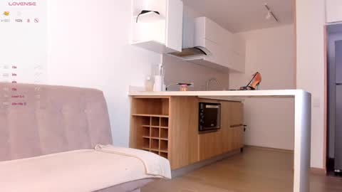 Snapshot of lucy__77 chatting on 10-21-25, 04:41 Hello my name is Lucy nice to meet you  thumb up is important for me kisses     online show from 10-21-25, 04:41