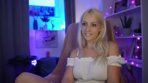 Snapshot of lucy_cutie_ chatting on 06-26-26, 06:34 Cutie Lucy online show from 06-26-26, 06:34