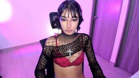 Snapshot of lucy_fernandez chatting on 02-28-25, 10:28 lucyfer online show from 02-28-25, 10:28