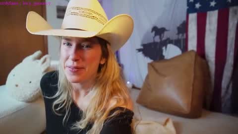 Lucy. online show from 02-08-25, 09:36