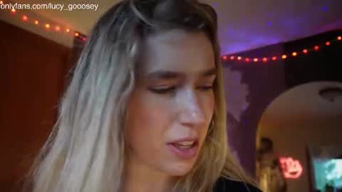 Snapshot of lucy_gooosey chatting on 01-11-26, 10:37 Lucy. online show from 01-11-26, 10:37
