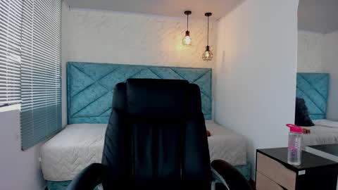 Snapshot of lucy_greys_ chatting on 12-22-25, 07:55 Lucy Greys online show from 12-22-25, 07:55